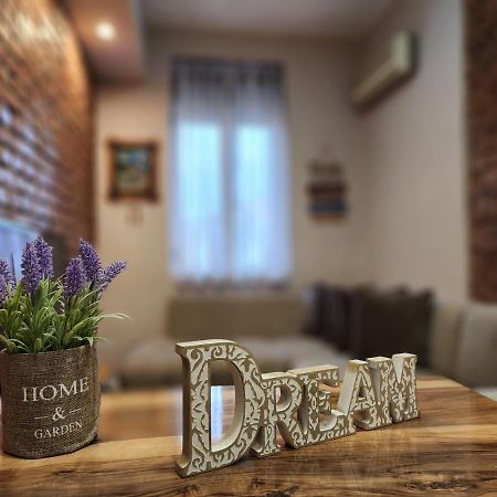 Appartamento Be My Guest Tirana Esterno foto